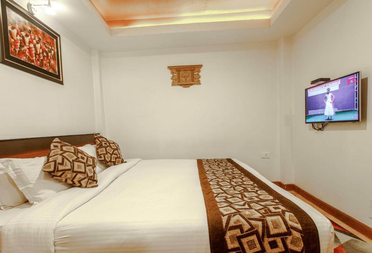 Hotel Shreesu Катманду Экстерьер фото